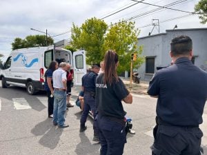 Accidente de un ciclista en Av. Belgrano. Fue derivado al Hospital Pirovano por lesiones leves