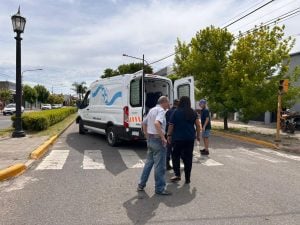 Accidente de un ciclista en Av. Belgrano. Fue derivado al Hospital Pirovano por lesiones leves