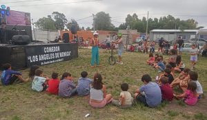 Una tarde diferente esperando Navidad: concurrido festival de “Los Ángeles de Mónica” (videos)