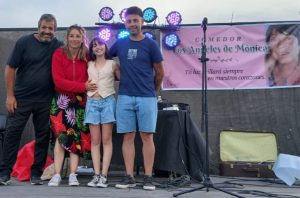 Una tarde diferente esperando Navidad: concurrido festival de “Los Ángeles de Mónica” (videos)