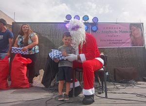 Una tarde diferente esperando Navidad: concurrido festival de “Los Ángeles de Mónica” (videos)