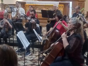 Voces y música llenaron el Templo del Carmen en el Concierto de Navidad