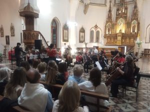 Voces y música llenaron el Templo del Carmen en el Concierto de Navidad