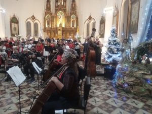 Voces y música llenaron el Templo del Carmen en el Concierto de Navidad