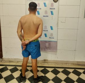 Rompió a toscazos un televisor y amenazó con un cuchillo. Fue preso
