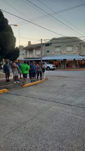 (video) Iluminaron el árbol navideño en la Plaza Luis Piedra buena de Claromecó