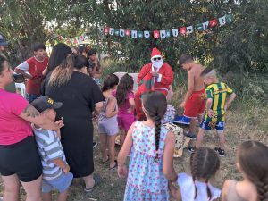 Papá Noel pasó por al Barrio La Aceitera