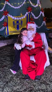 Bellocq iluminó su árbol navideño