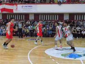 Básquet: Huracán pegó primero en la Final