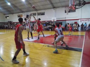 ¡Huracán es el Tri-Campeón Anual del Básquet local!
