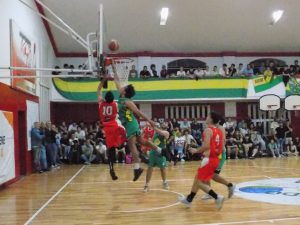 Básquet: el Globo ganó, clasificó y se medirá ante su eterno rival una vez más
