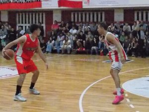 Básquet: Huracán pegó primero en la Final