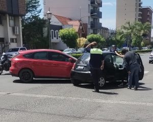 Tránsito complicado en el centro: chocaron un Ford Ka y un Focus
