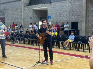 Emotivo acto de imposición del nombre de Carlos Alberto Rivada al Polideportivo (audio y video)