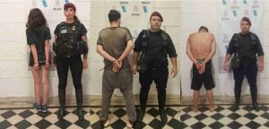 Trifulca de martes a la noche: droga, auto secuestrado, cuchillo y presos