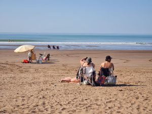 Domingo de playa ideal en Claromecó: entre el calor y la calma del mar
