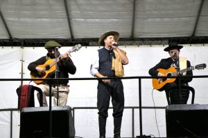 Noche de peña y canto en Balneario San Cayetano