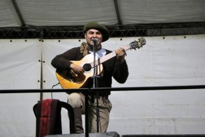 Noche de peña y canto en Balneario San Cayetano