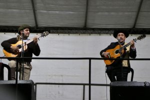 Noche de peña y canto en Balneario San Cayetano