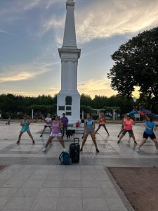 En Chaves, el “Taller de Ritmos” transforma la Plaza 25 de Mayo en un espacio de encuentro