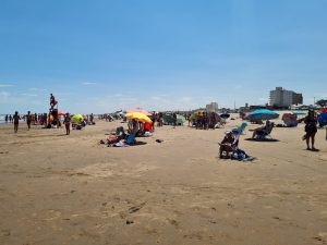 Claromecó: Guardavidas trabajaron en el rescate de cuatro jóvenes en el mar (video)