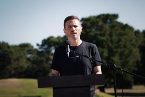 Kicillof en Gesell: “Trabajamos para que la temporada resista a las políticas económicas que destruyen el turismo local”