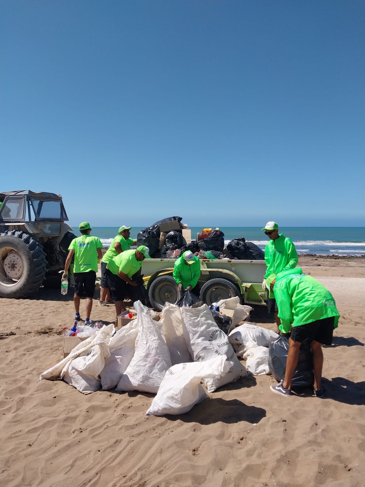 Claromecó: Tarea de Playas Limpias luego de los festejos por el 2026
