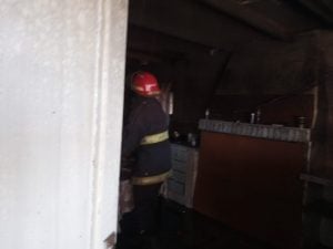 Incendio en vivienda, en calle Isabel La Católica, deja importantes daños materiales