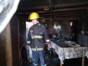 Incendio en vivienda, en calle Isabel La Católica, deja importantes daños materiales