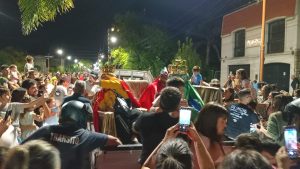 (videos)Multitudinario acompañamiento a la Caravana de Reyes Magos