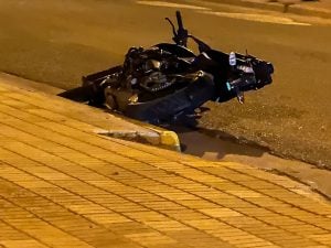 (video)Atropelló a un inspector de tránsito y se dio a la fuga