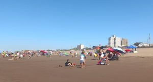 La mañana se disfruta en la playa de Claromecó