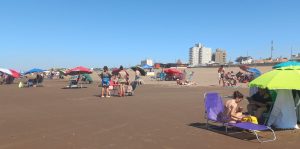 La mañana se disfruta en la playa de Claromecó