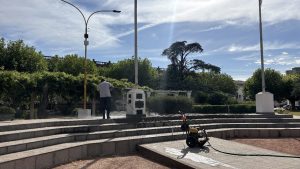Chaves: Tareas de mantenimiento y cuidado en plaza 25 de Mayo