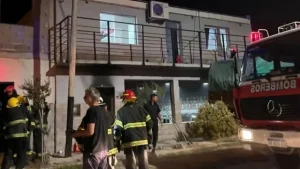 Dos muertos y 37 heridos por un incendio en un geriátrico en Olavarría