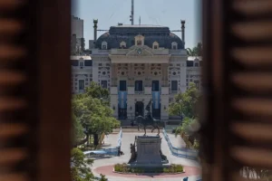 La Provincia recibirá este martes a estatales, docentes y judiciales para negociar salarios
