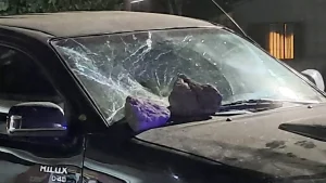 Relato Salvaje en Necochea: rompió parabrisas luego de un choque y fue preso