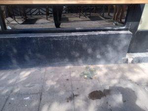 Rompió una vidriera, quiso robar alcohol, se resistió y cayó preso
