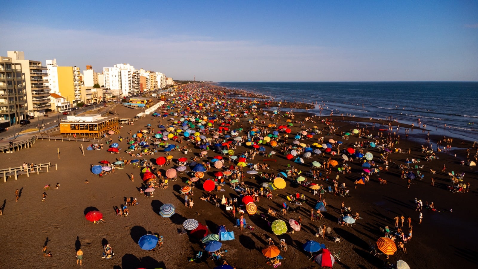 Monte Hermoso consolidó un enero con el 87% de ocupación promedio y una fuerte agenda cultural
