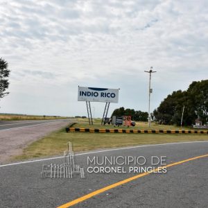 Nuevo cartel en el acceso a Indio Rico