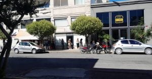 Cuando el trabajo hace falta: larga fila en Boomerang para entrevistas