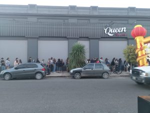 Furor en Queen Regalería: Un efecto poco visto en Tres Arroyos en los últimos tiempos (videos)