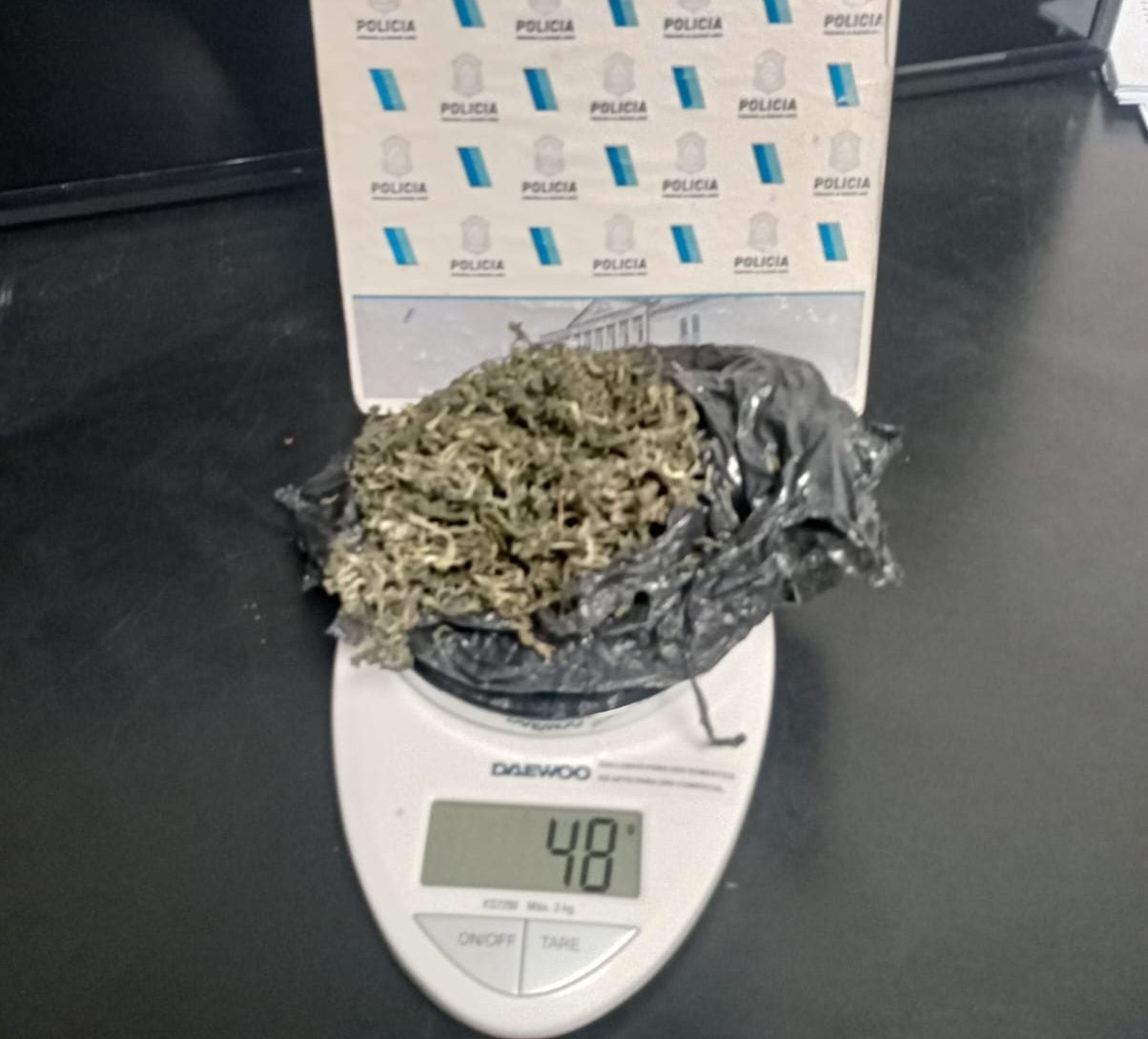 Aprehensión de un hombre y secuestro de marihuana