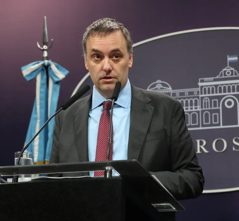 Manuel Adorni renunció a la jefatura de Gabinete