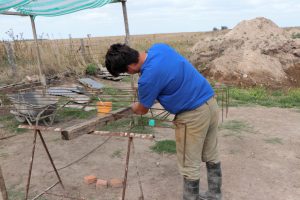 San Cayetano: avanza la construcción de un puente sobre el arroyo Cristiano Chico