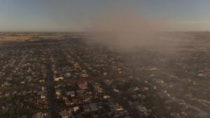 Humareda en la ciudad por incendio en el basurero (videos)