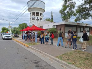(audio y video) Gran concurrencia en la Secretaría de Desarrollo Social por la inscripción al plan de vivienda