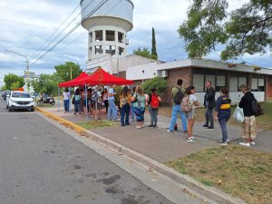 (audio y video) Gran concurrencia en la Secretaría de Desarrollo Social por la inscripción al plan de vivienda