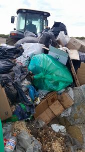 (audio y videos) Civetta: “los pescadores merecen un tirón de oreja por ensuciar la playa”