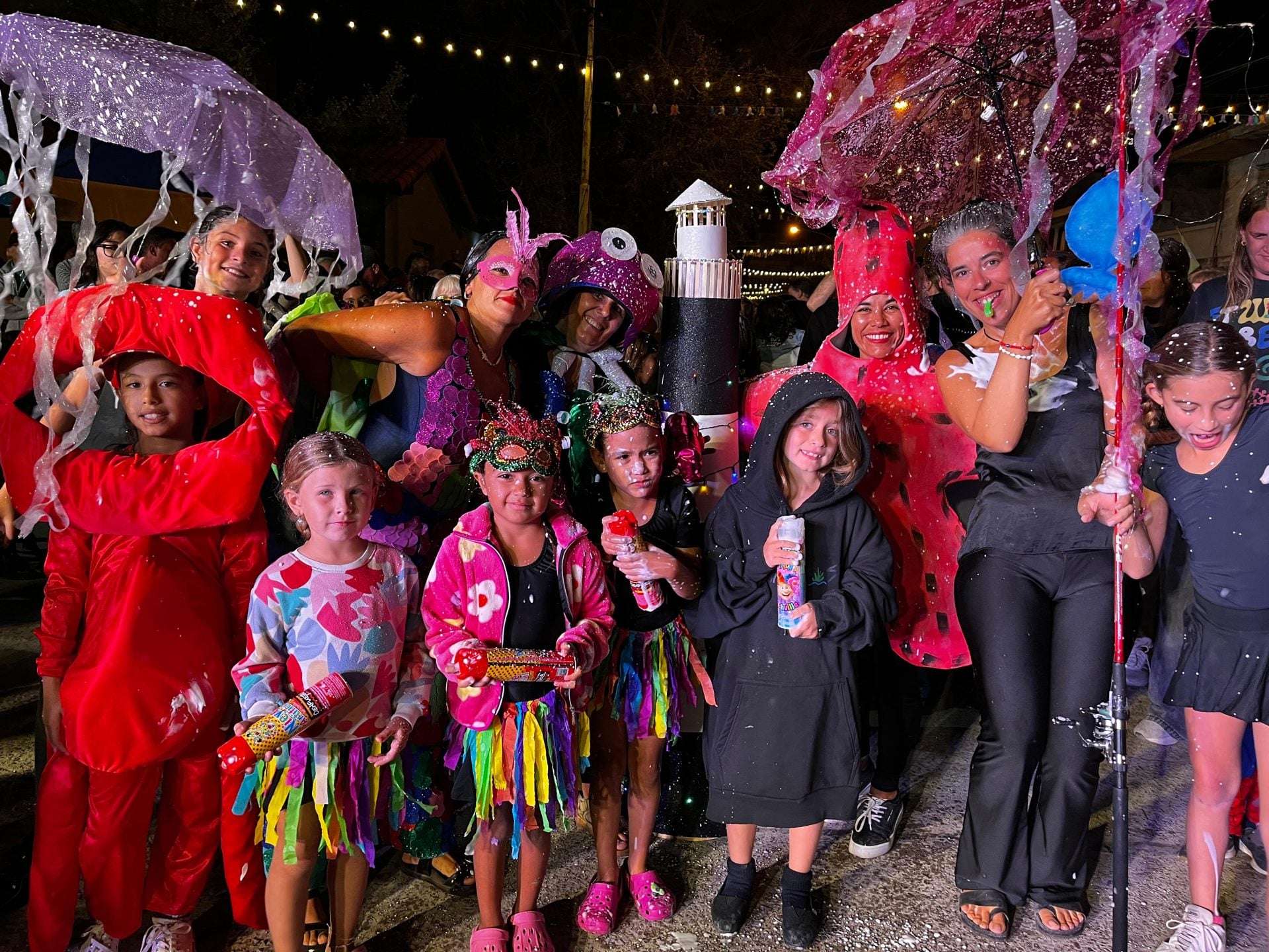 (audio y videos) Claromecó se vistió de fiesta: una multitud celebró el Carnaval en las calles